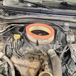 Renault Sandero — замена масла, фильтров и свечей Renault Sandero